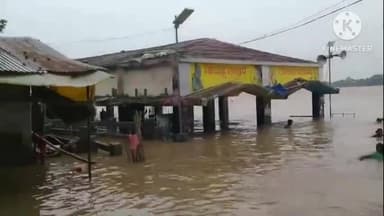 बक्सर: जिले में वार्निंग लेवल को पार कर गंगा का जलस्तर 59.890 मीटर पर पहुंचा नगर की गंगा घाट डूबे, दियारा के लोगों की बढ़ी चिंता