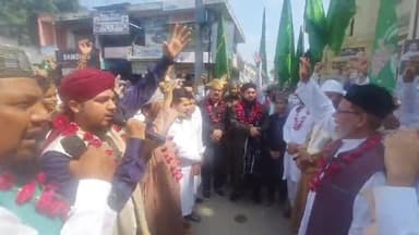 रामपुर: किला परिसर से ईद मिलाद-उन-नबी के मौके पर जुलूस-ए-मोहम्मदी का किया गया आयोजन