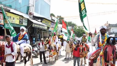 पीपलदा: इटावा में पैगम्बर मोहम्मद साहब के जन्म दिवस पर ईद मिलादुन्नबी का पर्व का आयोजन मुस्लिम समाज ने निकाला जुलूस