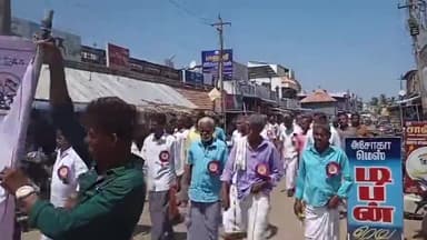 ஆவுடையார் கோவில்: விஸ்வகர்மா தினத்தை முன்னிட்டு கடைவீதியில் விஸ்வகர்மா கட்டுமான அமைப்பு சாரா தொழிலாளர் சங்கத்தின் சார்பில் ஊர்வலம் நடந்தது