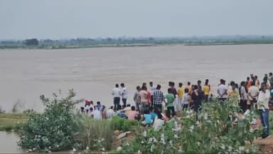 डेहरी: सोन नदी में पानी का जलस्तर बढ़ने के कारण प्रशासन ने अलर्ट जारी किया, टीले पर जाने से रोक लगाई