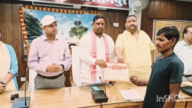 बलरामपुर: स्वच्छता पखवारे का जिलाधिकारी और सदर विधायक द्वारा विकास भवन सभागार में शुभारंभ किया गया