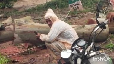 मड़िहान: मड़िहान क्षेत्र में तूफानी हवाओं और बरसात से विद्युत सप्लाई और आवागमन बाधित