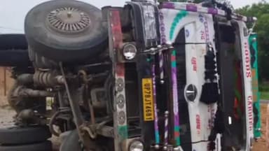 कानपुर: बिधनू के हरबसपुर गांव में ट्राला पलटने से ट्रांसपोर्टर की मौत