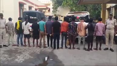 मधेपुरा: मधेपुरा के विभिन्न जगहों से 19 लीटर देसी शराब के साथ तीन कारोबारी व नौ शराबी हुआ गिरफ्तार