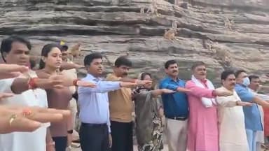 ग्वालियर गिर्द: लक्ष्मण तलैया पर स्वच्छता अभियान चलाकर लोगों को दिलाई गई स्वच्छता की शपथ, नगर निगम कमिश्नर रहे मौजूद