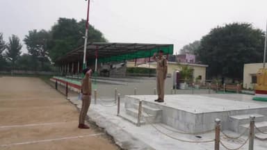 रामपुर: अपर पुलिस अधीक्षक ने रिजर्व पुलिस लाइन में परेड का किया निरीक्षण