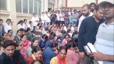 बीएचयू में नर्सिंग स्टाफ और मृतक नर्सिंग अफसर के परिवार का धरना जारी, शव का पोस्टमार्टम अभी तक नहीं हुआ