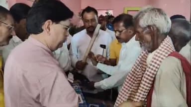 झाझा: झाझा के पुरानी बाजार स्थित एक धर्मशाला में किसानों के बीच सम्मान समारोह आयोजित किया गया