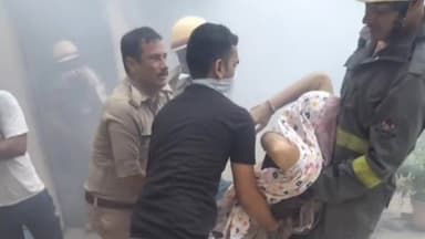 कानपुर: फजलगंज में प्लास्टिक फैक्ट्री में लगी आग, फायर ब्रिगेड ने 7 लोगों का रेस्क्यू कर बचाई जान