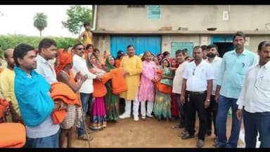 पांकी: देश के प्रधानमंत्री नरेंद्र मोदी जी के जन्मदिन पर पाकी में जरूरतमंद बच्चों को साड़ी व संबल का वितरण किया गया