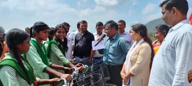 गोला क्षेत्र :बारलांगा आपकी योजना आपकी सरकार आपके द्वार कार्यक्रम सफल साबित हो रहा है-गोला BDO संजय कुमार सांडिल्य