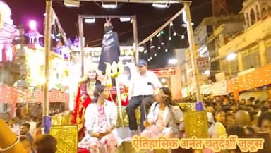 कोटा राजस्थान; देर रात विसर्जन ऐतिहासिक अनंत चतुर्दर्शी जुलूस में देश की डॉक्टर बेटी को न्याय की गुहार के साथ रामलला के आगे गणपति विराजमान का देर रात विसर्जन किया मां दुर्गा स्वरूपा भी साथ रही विशाल मोदक का रामपुरा में प्रसाद बटा