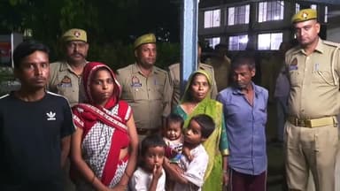 रामपुर: जीआरपी इंचार्ज ने ट्रेन में अपनों से बिछुड़ी एक मासूम को उसके मां-बाप से मिलाया तो एक दंपति को उनके माता-पिता से मिलाया