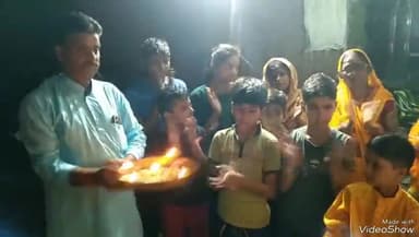 खबर औरैया से बुढ़वा मंगल के दूसरे दिन मंदिर में रही भक्तों की भारी भीड़