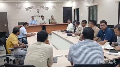 खगड़िया: खगड़िया अनुमंडल सभाकक्ष में अधिकारियों के साथ एसडीओ ने किया बैठक