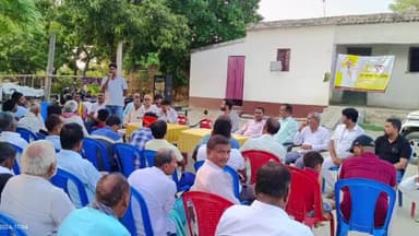 जोगापट्टी: जनसुराज की करवा तेजी से बढ़ते हुए गांव की ओर : डा.कोदो हवारी,योगापट्टी के दुबौलिया में बैठक