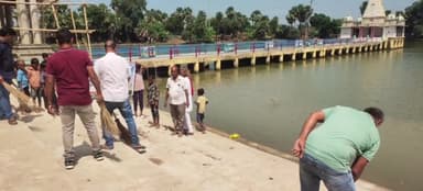 उदवंत नगर: बेलाउर में स्वच्छता विभाग के अधिकारी व कर्मियों द्वारा चलाया गया सफाई जागरूकता अभियान