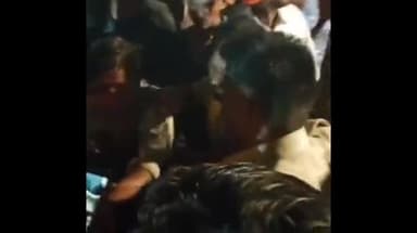 शिवपुरी नगर: कोर्ट रोड़ पर लोगों का मोबाइल चोरी करते चोर को लोगों ने पकड़कर जमकर पीटा, पुलिस के किया हवाले