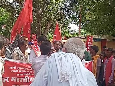 @garib apna ha@k ke liye lad ra#ha hai jam@een nali gali#