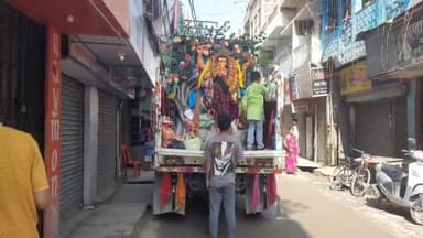 बिहार: आलमगंज से जुलूस निकालकर भगवान गणेश की प्रतिमा का किया जा रहा विसर्जन।