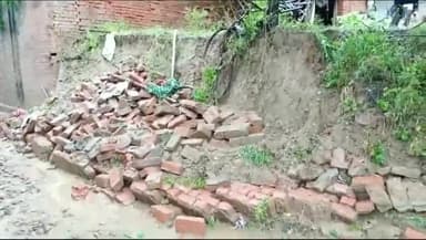 इटावा: बढ़पुरा इलाके में घर की दीवार गिरने से एक व्यक्ति की दबकर हुई मौत