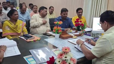 ज्ञानपुर: विकास भवन में जन्म-मृत्यु पंजीकरण को लेकर हुई महत्वपूर्ण बैठक