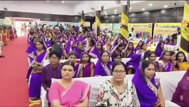 सिंगरौली: प्रभारी मंत्री संपतिया उईके ने अटल सामुदायिक भवन बिलौजी में समूह की महिलाओं से किया संवाद, डीएम ने दिलाई स्वच्छता की शपथ