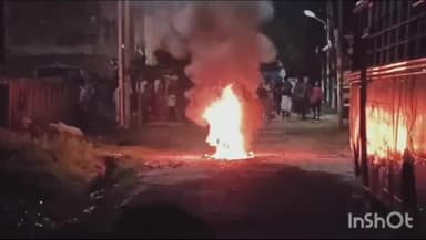 औरैया: कोतवाली क्षेत्र के आवास विकास के समीप स्थित पेट्रोल पंप पर अचानक लगी बाइक में आग, फायर कर्मियों द्वारा पाया गया काबू