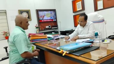 बिहार: जिलाधिकारी ने समाहरणालय में जनता दरबार लगाकर 23 लोगों की सुनी समस्याएं