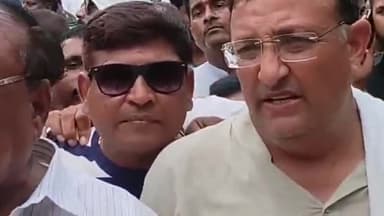 बदनावर: विधायक ने किसानों के साथ ट्रैक्टर रैली में सवार होकर सोयाबीन ₹6000 प्रति क्विंटल खरीदने की मांग की