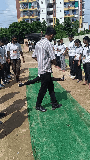 सैनिक संस्कार फाउंडेशन आगरा में दिया जा रहा युवाओं को निशुल्क प्रशिक्षण 9960269547