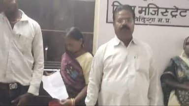 विदिशा :—*कागपुर के अनुसूचित जाति के पट्टेदारों को मुआवजा राशि की मांग, डिप्टी कलेक्टर संतोष बिटोलिया को सौंपा ज्ञापन*
सुभाष बोहत एडवोकेट ।