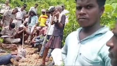 रोहतास: खिड़की घाट में पत्थर से कुचलकर युवक की हत्या की गई, घटनास्थल पर पहुंची डीआईयू और एफएसएल की टीम