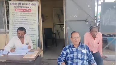 बदनावर: बदनावर की कृषि उपज मंडी में उपज लेकर पहुंचे क्षेत्र के किसान, सोयाबीन और गेहूं की हुई आवक