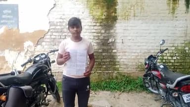 जलालाबाद: नगरिया मोड़ के सामने दो बाइक सवार बदमाशों ने किशोर का मोबाइल लूटकर फरार हो गए, पीड़ित ने थाने में की शिकायत