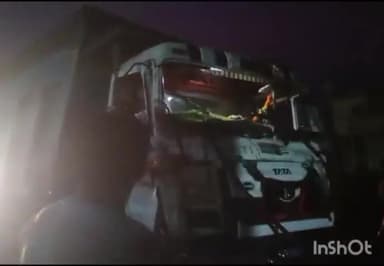 खातेगांव: इंदौर-बैतूल नेशनल हाईवे पर खातेगांव में नेमावर रोड पर प्रफुल्ल फर्नीचर के सामने तेज रफ्तार डंपरों की हुई जोरदार भिंडत