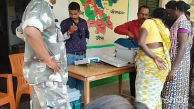 बरियातु: साल्वे व फुलसू पंचायत में ईवीएम-वीवीपैट का प्रशिक्षण और जागरूकता अभियान चलाया गया