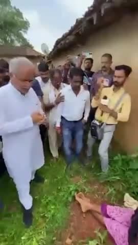 हमर नेता भूपेश बघेल जी पहुंचे मृतक प्रशांत साहू की मां से मिलकर उनको ढांढस बंधाया
#kawardha_hatyakand #लोहारीडीह