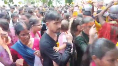 बिहार: संत महोत्सव सह 9 दिवसीय श्री राम कथा की सफलता को लेकर राजा कुआं स्थित संत बाबा के आश्रम से निकाली गई कलश यात्रा