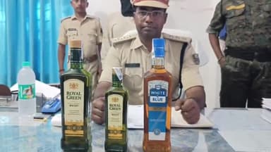 कहरा: बनगांव थाना क्षेत्र के बनबद्धा टोला बांस बिट्टी के पास से पुलिस ने भारी मात्रा में विदेशी शराब बरामद की