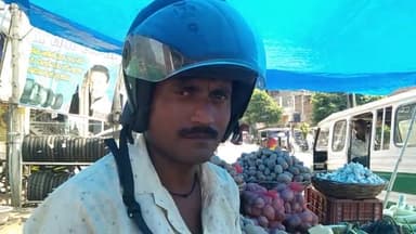 खबर औरैया से सुभाष चौक के समीप दुकानदारों ने हेलमेट पहनकर की दुकानदारी ऑटो और टेंपो वाले करते हैं मारपीट