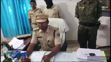 कहरा: वनगांव पुलिस ने 765 लीटर शराब के साथ एक कारोबारी को किया गिरफ्तार, सदर थाने में DSP साइबर ने की प्रेस वार्ता