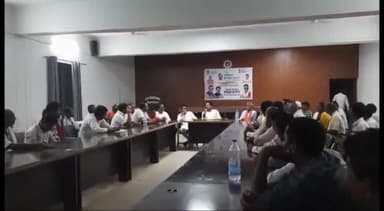 शाहनगर: शाहनगर के जनपद सभागार में पवई विधायक प्रहलाद लोधी ने सदस्यता अभियान को लेकर पार्टी कार्यकर्ताओं की बैठक ली