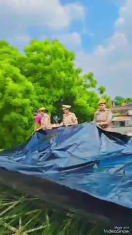 खबर औरैया से सड़क पर झोपड़ी में निवास कर रहे परिवार को पुलिस ने दिलाई छत लोगों ने पुलिस के सहारानीय कार्य की प्रशंसा