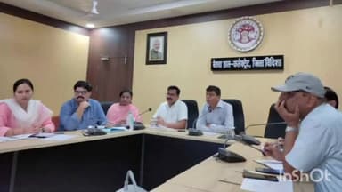 विदिशा नगर: कलेक्ट्रेट कार्यालय में DM ने योजनाओं व लंबित आवेदनों की समीक्षा की, लापरवाह अधिकारी-कर्मचारियों को दिए नोटिस