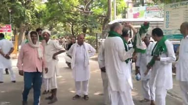 करनाल: लघु सचिवालय में धान की फसल की खरीद शुरू न होने से किसानों ने किया रोष प्रदर्शन, जिला प्रशासन को सौंपा ज्ञापन