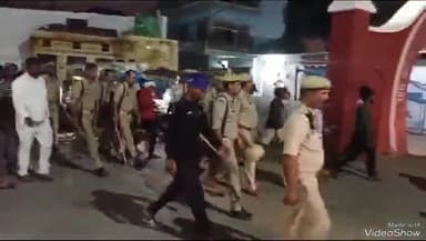 मिर्ज़ापुर: बजहा गांव के किशोर की बेरहमी से हत्या के बाद, हत्यारे को फांसी देने की मांग में कछवा में ग्रामीणों ने किया चक्का जाम