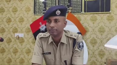 डेहरी: डेहरी सहित विभिन्न इलाकों में छापेमारी के दौरान पुलिस ने स्पेशल ड्राइव में 17 बदमाशों को किया गिरफ्तार