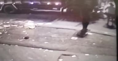 प्रतापगढ़: चिलबिला चौराहे पर डीसीएम और बाइक की आमने-सामने भिड़ंत, बाइक डीसीएम में घुसी, 3 घायल